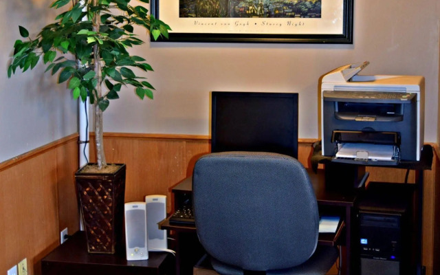 Centre Suites Inns Motel