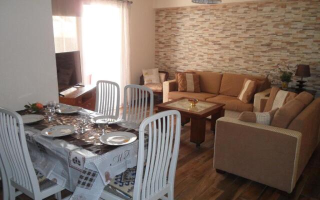 SUNSHINE APTS, TWO BEDROOM , FREE INTERNET, No 3