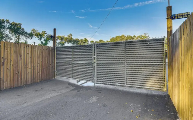 Tropical Tampa Home: Pets Welcome!