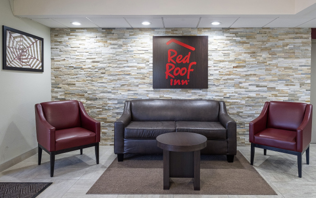 Red Roof Inn Tampa Bay - St Petersburg - Image 2