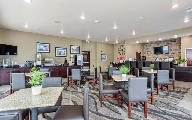 Cobblestone Hotel & Suites-Little Chute