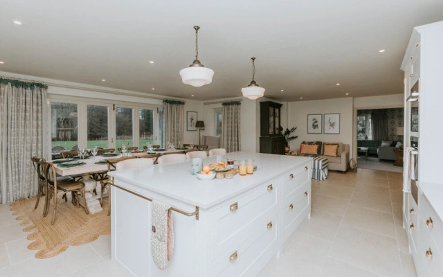 The Dragonfly - Central 2 Bedroom House