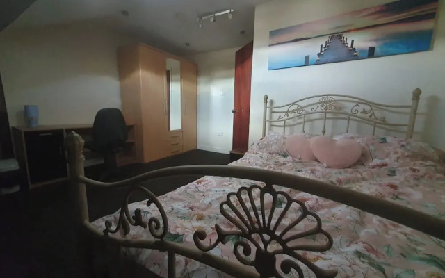 Bradford 2-bedroom Home - Sleeps 4 - Free Parking