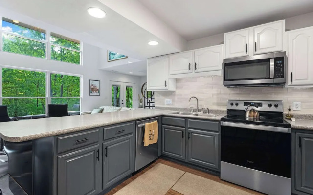 Treehouse LOZ Seclusion for 6!