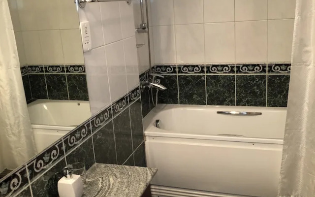 Hedges Court Residencies Town Hall-2 Room 3 Bed Apartment