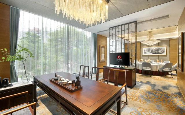 Royal Garden Hotel