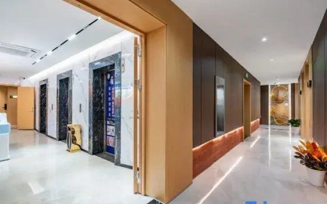 The Perle Light Hotel (Wuxi Cultural Square Store)