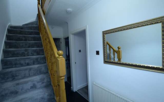 Enticing Holiday Home in Coventry With Garden