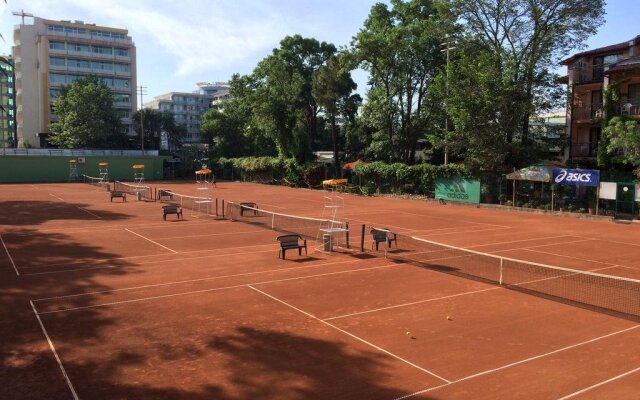 Oleander House And Tennis Club