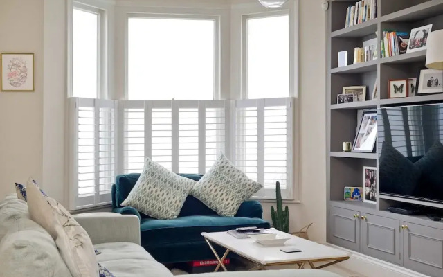 Beautiful Family House With Garden in Queen s Park