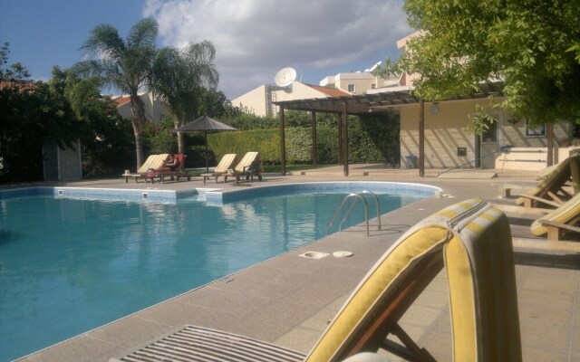 Nina's House Limassol Star