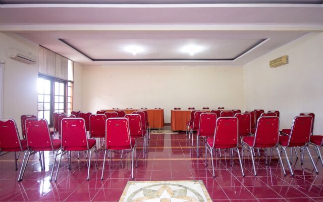 Hotel Dewi Sri by OYO Rooms
