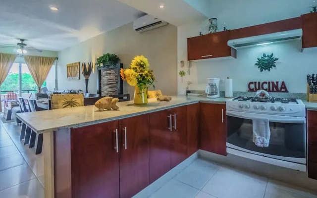 Luxury Penthouse with 2 BR - Meridian