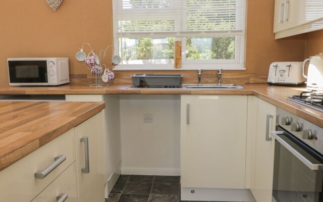 Jonstone Pines Lodge at Cayton Bay Holiday Park