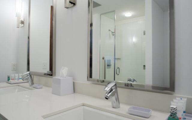 Four Points by Sheraton Winnipeg South