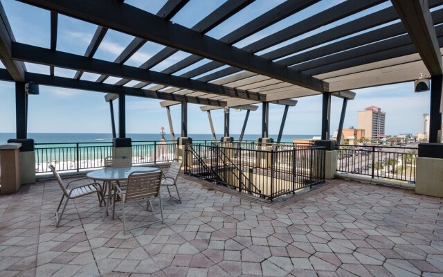 Across From The Beach! Near Pier Park & Dining! Sleeps 6! 2 BR / 2 BA!