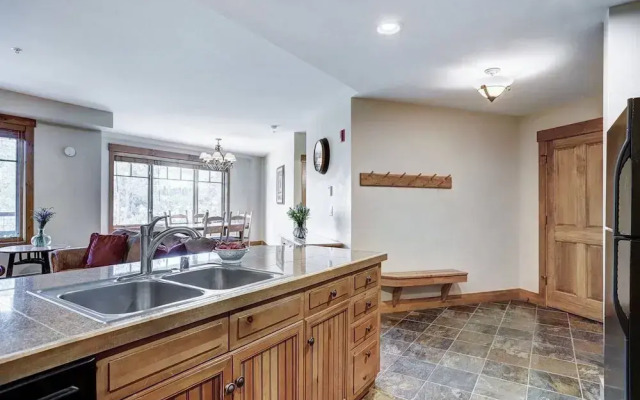 Ski-in Mountain Thunder Lodge 2 Bedroom Condo