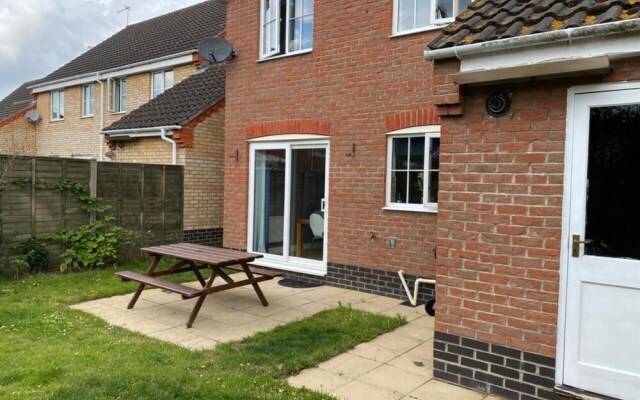 Entire 3-bed House - Child & Pet Friendly