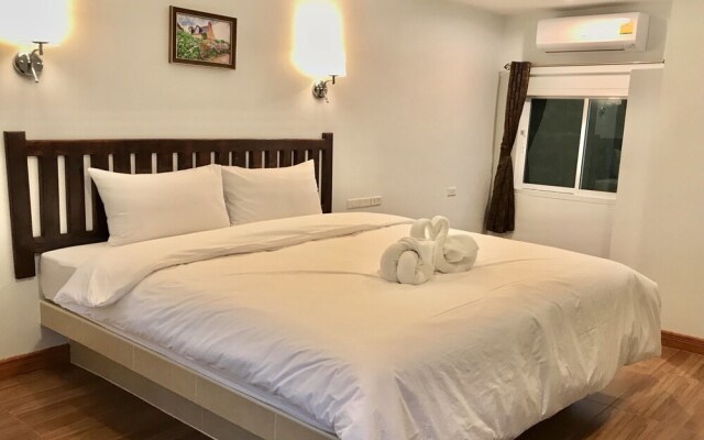 Baan Chang Residence