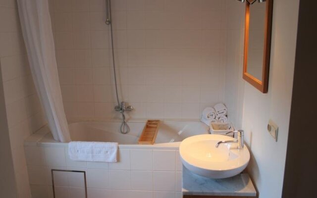 Two Rooms In Bruges