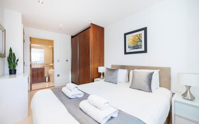 Spacious 3-bed apt Canary Wharf Great View