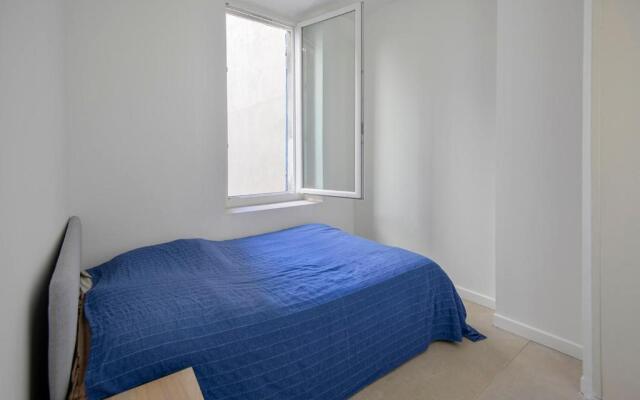 Chic And Modern Apt 5 Min From the Beach