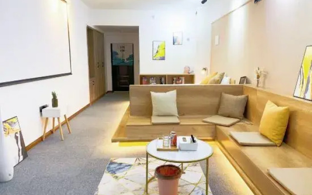 Xi'an Jiushe E-sports Cinema Designer Apartment
