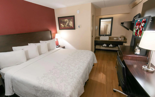 Red Roof Inn PLUS+ West Springfield
