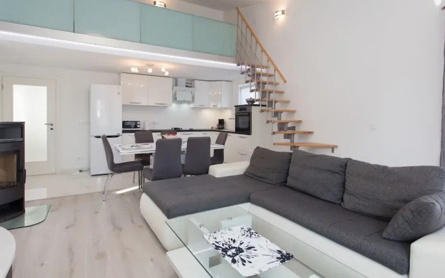 Elegant Oasis Vinisce Villa With Pool