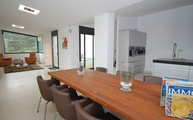 Gorgeous Villa in Santa Cristina D'aro With Pool