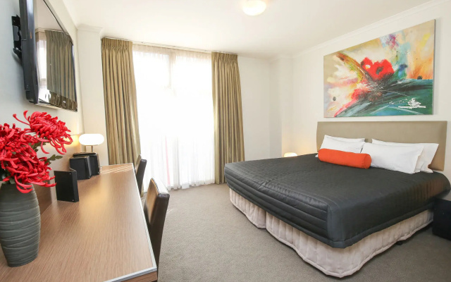 Indulge Apartments - Ontario