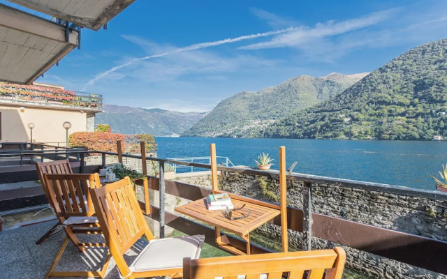 Your Private Harbour Nearby George Clooney by Rent all Como