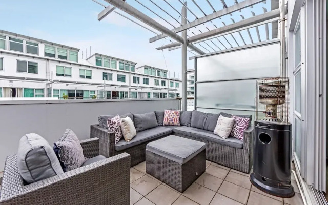 Premium 1BR Apartment at Princes Wharf