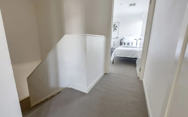 Family-friendly Home With Alfresco Patio & BBQ – Guest Rooms – Melbourne
