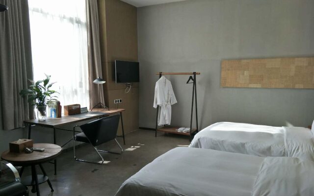 Time Tunnel Designer Hotel