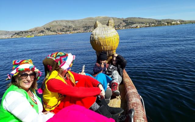 Uros Amaru Marka Lodge