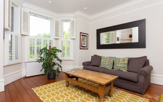 Two Bedroom House With Garden In Maida Vale