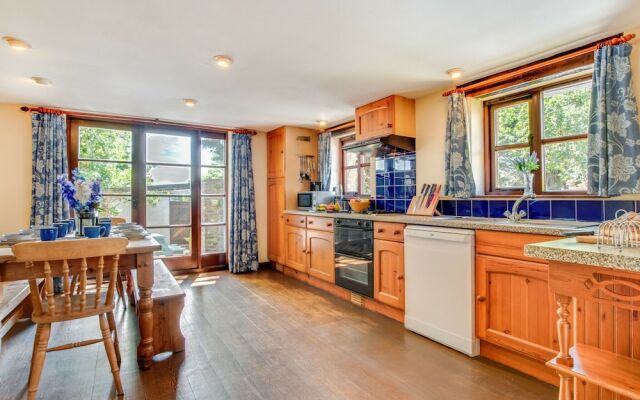 Characteristic Stone Farmhouse in Hilly Devon near Sea