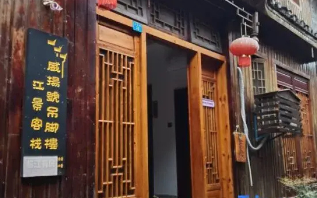 Weiqi Diaojiaolou River View Homestay (Phoenix Ancient City Scenic Area)