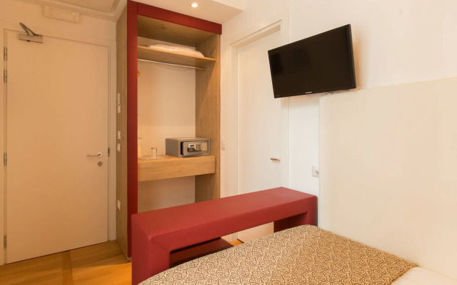 Floris Hotel