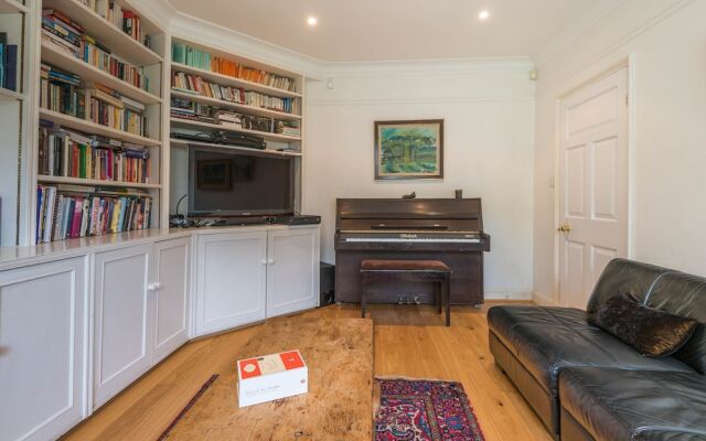 Charming Golders Green Home by Hampstead Heath