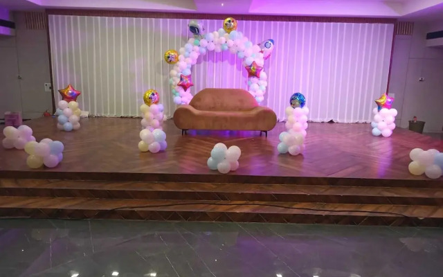 Hotel Crescent Rooms And Banquet