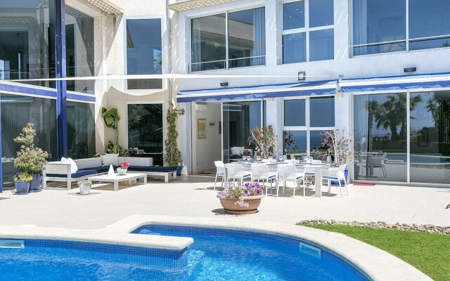 Villa BAY Blue by Priority
