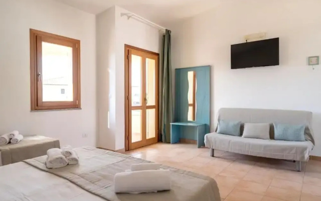 Hotel with swimming pool just 300 mt from the Baia delle Mimose-beach