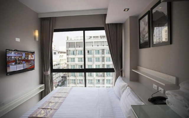 Serenotel Pattaya Beach Front