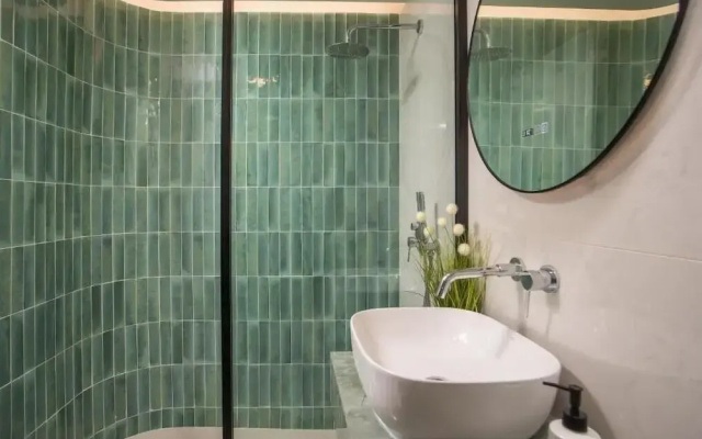 Aurora Living - Adults Only