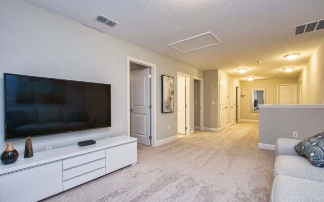 Solterra - 6 Bedrooms House w/pool-7040SR Home by RedAwning