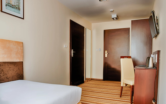 Boutique Hotel's Kwiska / Legnicka