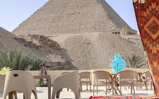 Crystal pyramids inn