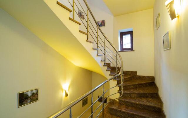 Сити Отель (City Hotel)